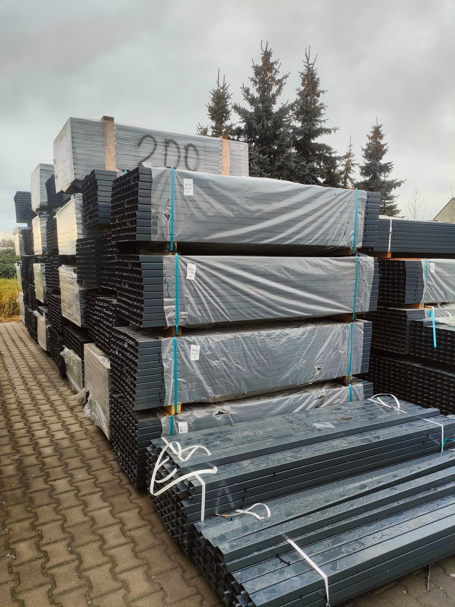 Profile stalowe czarne